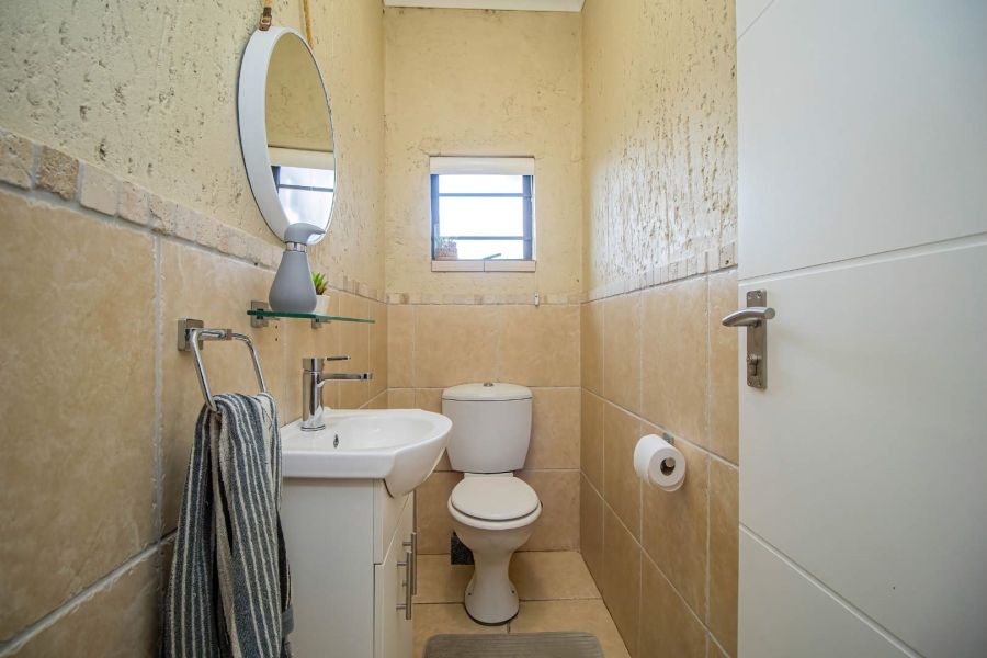 4 Bedroom Property for Sale in Island View Western Cape